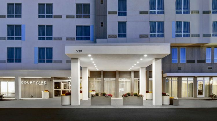 Courtyard by Marriott Hamilton Exterior