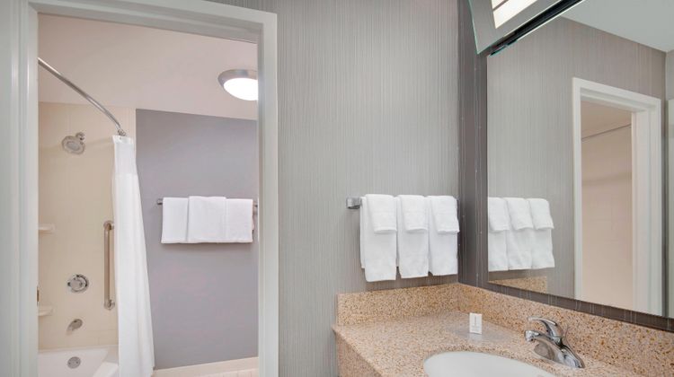 Courtyard by Marriott Savannah Midtown Room