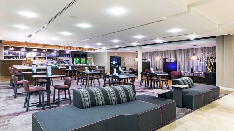 Courtyard by Marriott Woodland Hills Restaurant