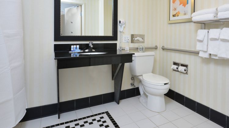 Fairfield Inn & Suites Wytheville Room