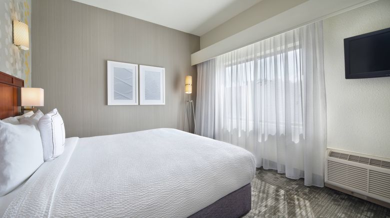 <b>Courtyard South Bend Mishawaka Suite</b>. Images powered by <a href="https://www.leonardoworldwide.com/" title="Leonardo Worldwide" target="_blank">Leonardo</a>.