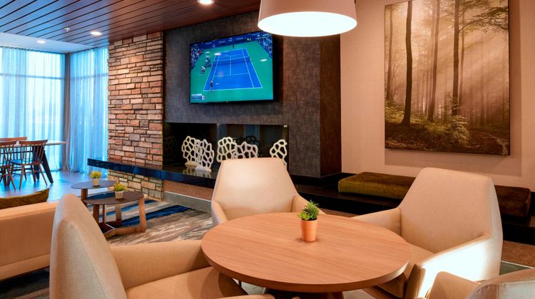 Fairfield Inn & Suites Columbus Lobby