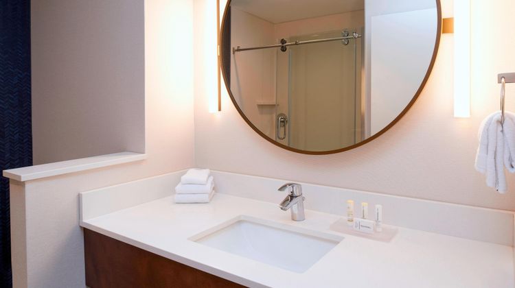 Fairfield Inn & Suites Columbus Room