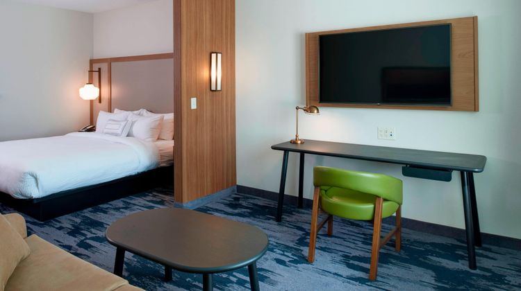 Fairfield Inn & Suites Columbus Suite