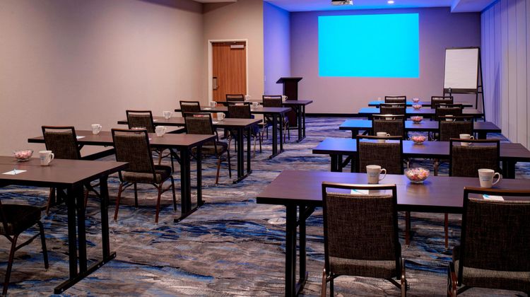 Fairfield Inn & Suites Columbus Meeting
