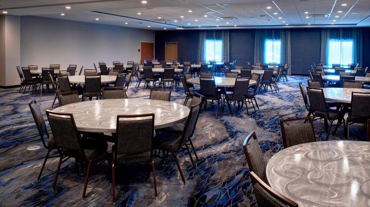 Fairfield Inn & Suites Columbus Meeting
