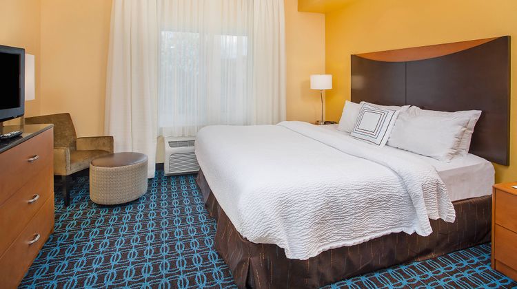 Fairfield Inn & Suites Cookeville Room