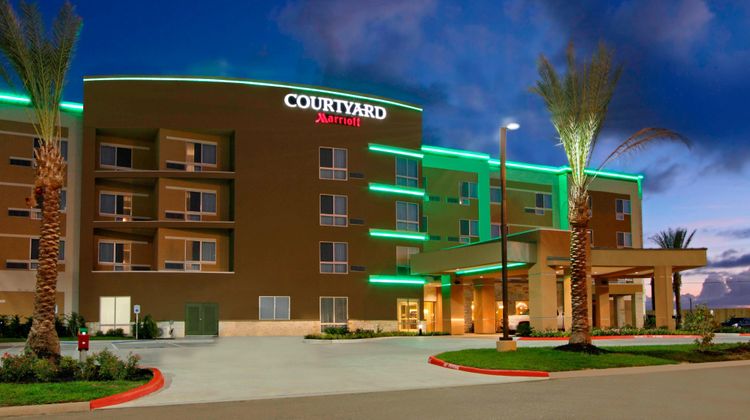 Courtyard by Marriott Victoria Exterior