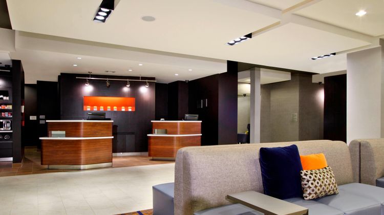 Courtyard by Marriott Victoria Lobby