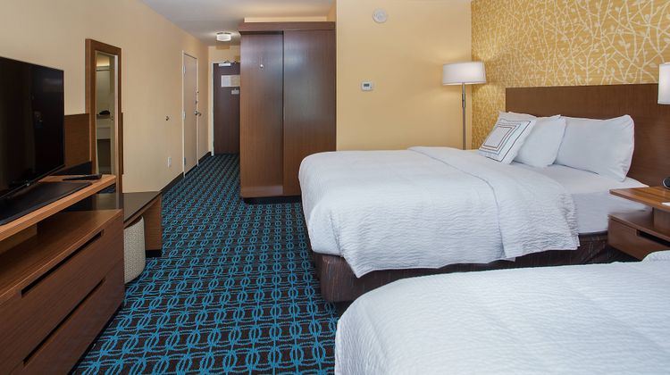 Fairfield Inn & Suites Nashville Room