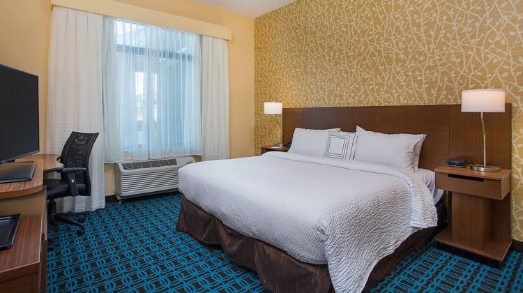 Fairfield Inn & Suites Nashville Room