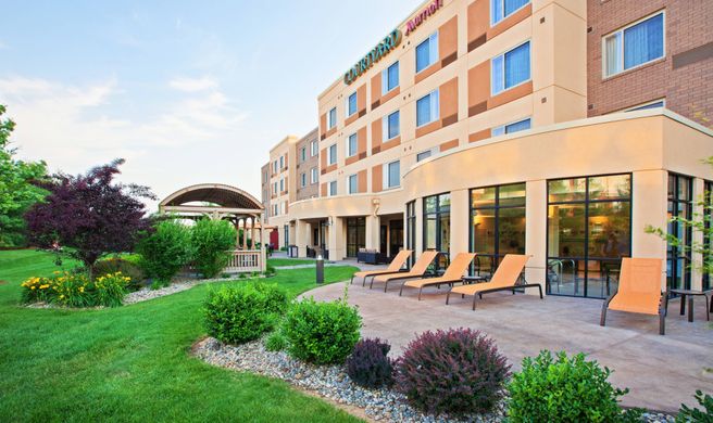 Courtyard Louisville Northeast Exterior