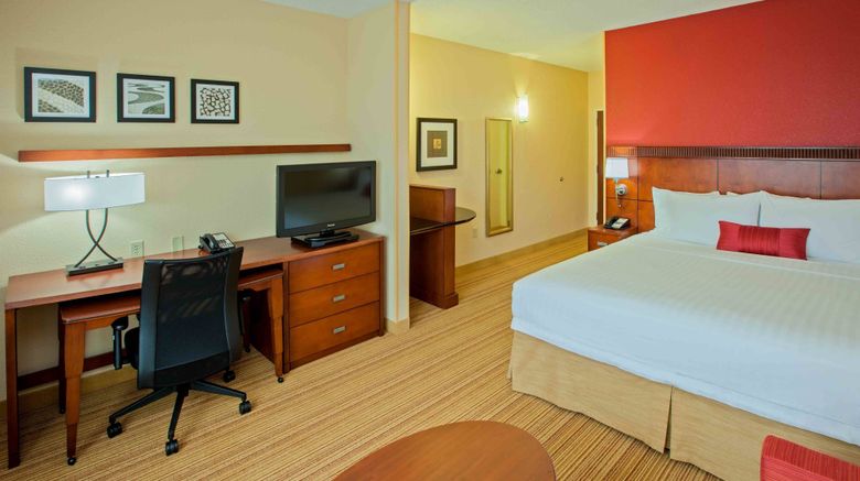 <b>Courtyard Louisville Northeast Room</b>. Images powered by <a href="https://www.leonardoworldwide.com/" title="Leonardo Worldwide" target="_blank">Leonardo</a>.