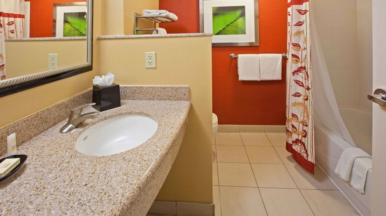 <b>Courtyard Louisville Northeast Room</b>. Images powered by <a href="https://www.leonardoworldwide.com/" title="Leonardo Worldwide" target="_blank">Leonardo</a>.