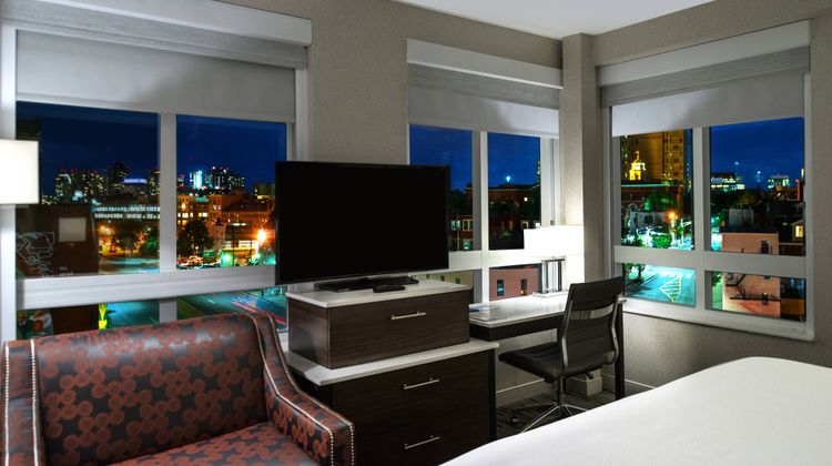Fairfield Inn & Suites Boston Cambridge Room