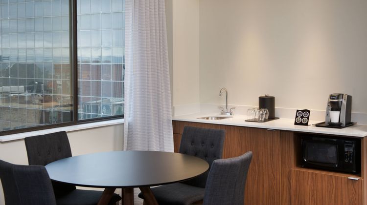 Courtyard Seattle Everett Downtown Suite