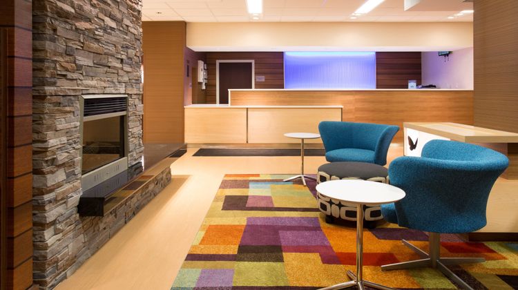Fairfield Inn & Suites Boston Milford Lobby