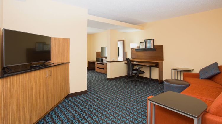 Fairfield Inn & Suites Boston Milford Room