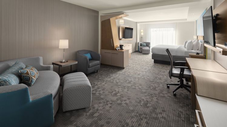 Courtyard by Marriott Seattle Northgate Suite