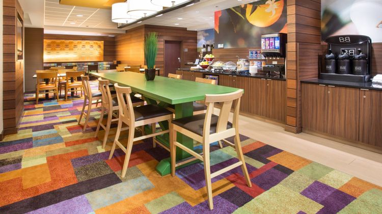 Fairfield Inn & Suites Boston Milford Restaurant