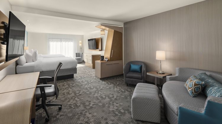 Courtyard by Marriott Seattle Northgate Suite