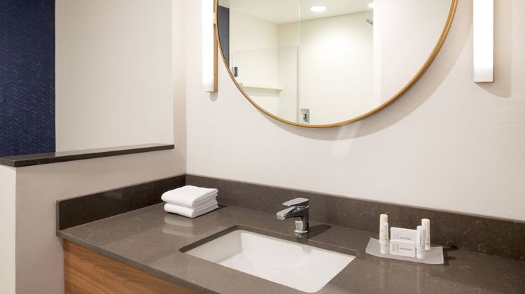 Fairfield Inn & Suites Boston Walpole Room