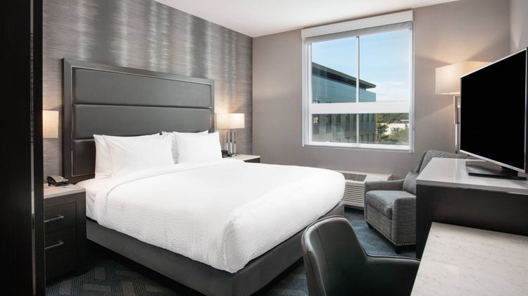 Fairfield Inn & Suites by Marriott Room