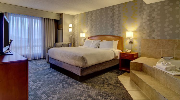 Courtyard by Marriott Tysons Corner Pool