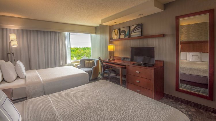 Courtyard by Marriott Chevy Chase Room