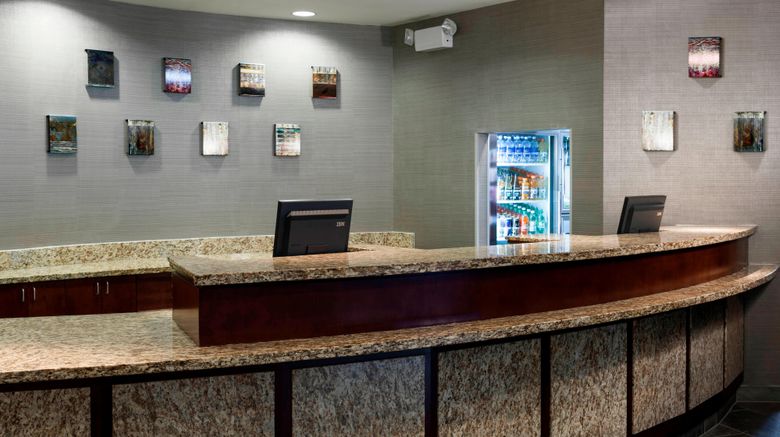 <b>Courtyard Seattle Kirkland Lobby</b>. Images powered by <a href="https://www.leonardoworldwide.com/" title="Leonardo Worldwide" target="_blank">Leonardo</a>.