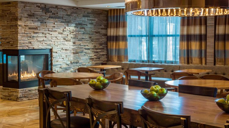 Fairfield Inn & Suites Waterbury Stowe Restaurant