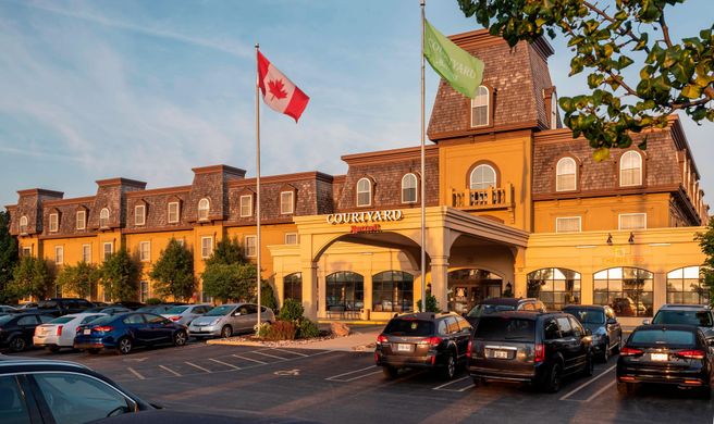 Courtyard Waterloo St Jacobs Exterior