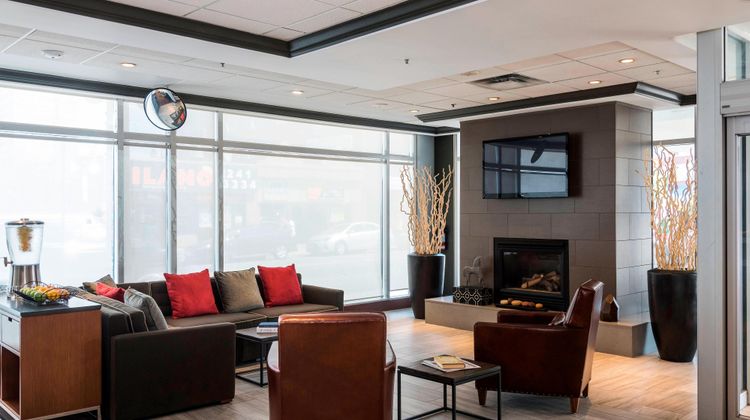 Courtyard by Marriott Ottawa Downtown Lobby