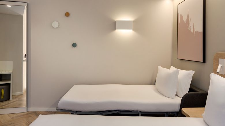 <b>Holiday Inn Express Evora Room</b>. Images powered by <a href="https://www.leonardoworldwide.com/" title="Leonardo Worldwide" target="_blank">Leonardo</a>.