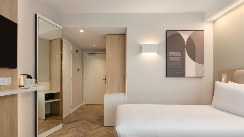 <b>Holiday Inn Express Evora Room</b>. Images powered by <a href="https://www.leonardoworldwide.com/" title="Leonardo Worldwide" target="_blank">Leonardo</a>.