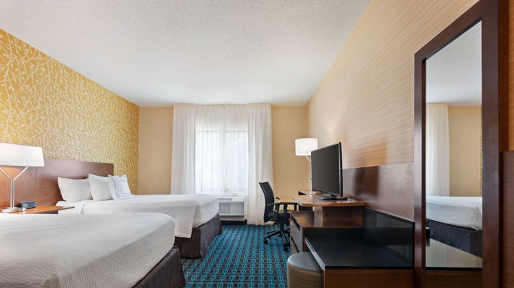 Fairfield Inn & Suites Charlottesville Room