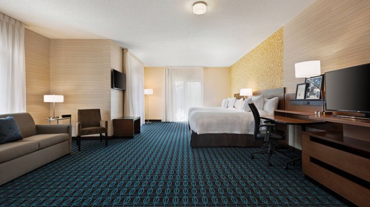 Fairfield Inn & Suites Charlottesville Room