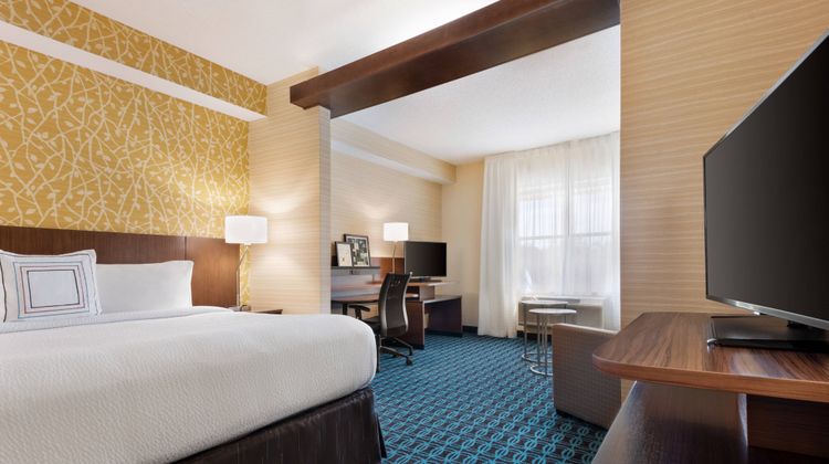 Fairfield Inn & Suites Charlottesville Room