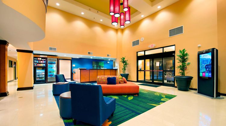 Fairfield Inn & Suites Charleston Arpt Lobby