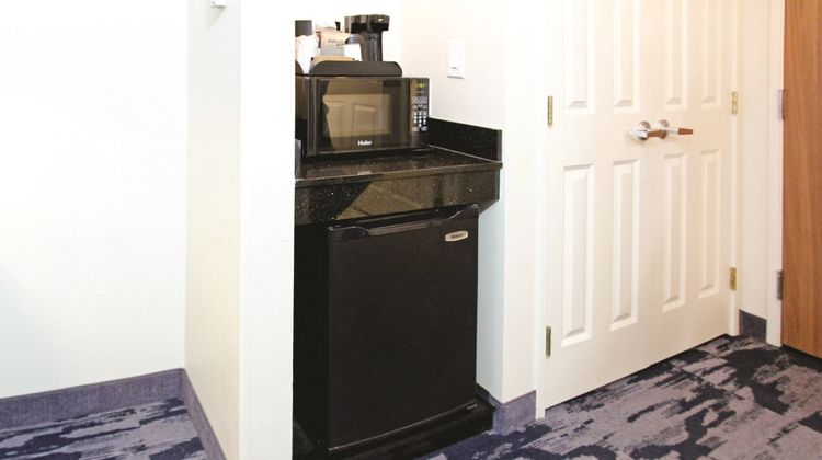 Fairfield Inn & Suites Charleston Arpt Suite