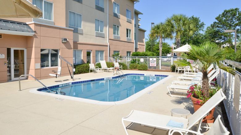 <b>Fairfield Inn & Suites Charleston North/ Pool</b>. Images powered by <a href="https://www.leonardoworldwide.com/" title="Leonardo Worldwide" target="_blank">Leonardo</a>.