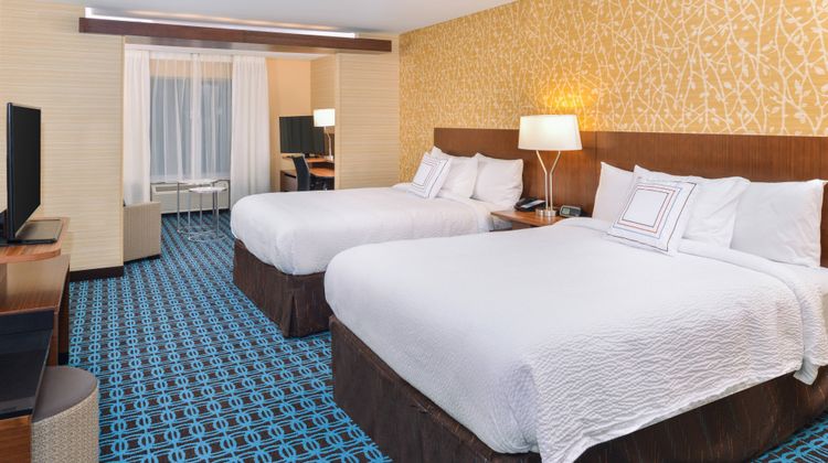 Fairfield Inn & Suites Coralville Suite