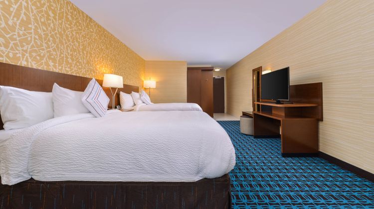 Fairfield Inn & Suites Coralville Suite