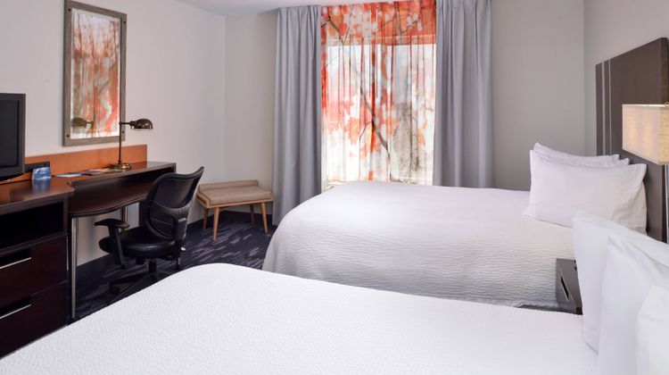 Fairfield Inn & Suites Cedar Rapids Room