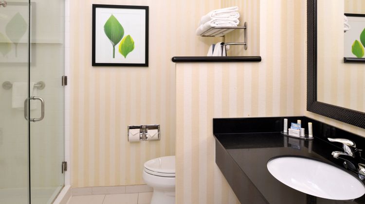 Fairfield Inn & Suites Cedar Rapids Room