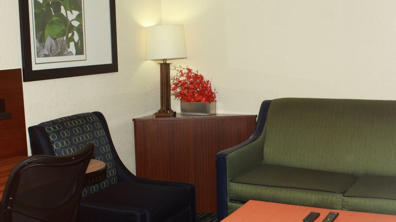 <b>Fairfield Inn & Suites Suite</b>. Images powered by <a href="https://www.leonardoworldwide.com/" title="Leonardo Worldwide" target="_blank">Leonardo</a>.