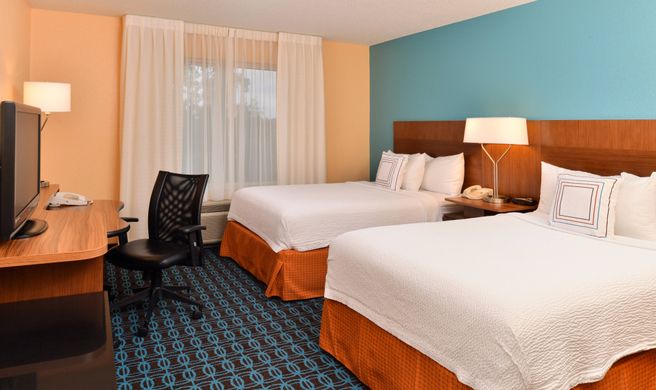Fairfield Inn & Suites Cleveland Avon Room