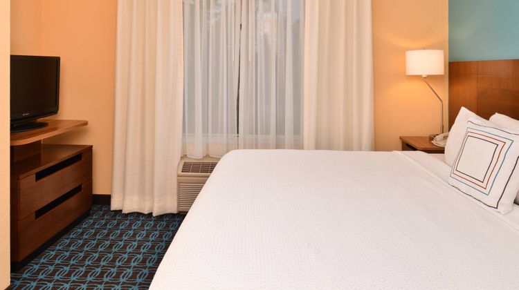 Fairfield Inn & Suites Cleveland Avon Room