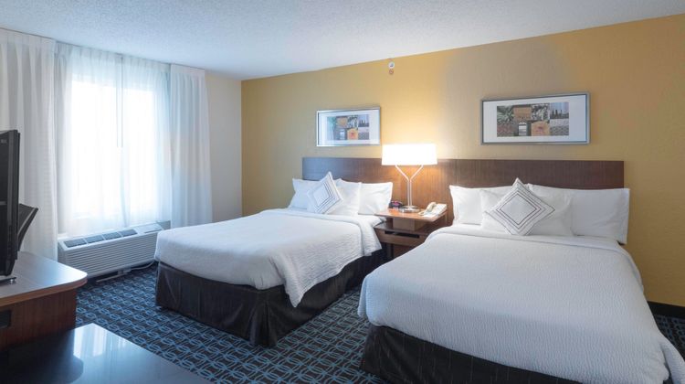 Fairfield Inn & Suites Streetsboro Room