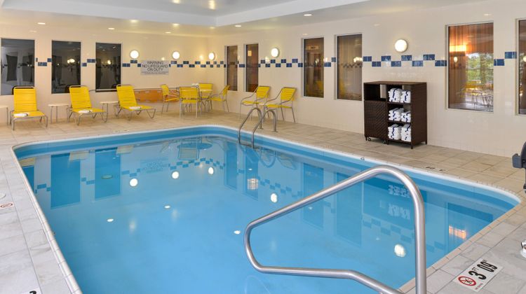 Fairfield Inn & Suites Cleveland Avon Pool